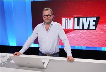 Julian Reichelt, Chefredakteur «Bild», steht im Studio des TV-Senders «Bild». 