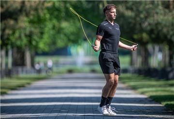 Jump Rope ist Seilspringen für Erwachsene. Philip Wahle (24) unterrichtet den Sport in Bremerhaven.