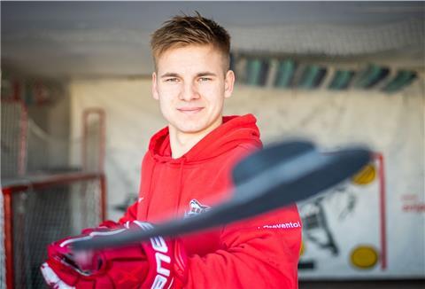 Justin Büsing aus Dorum verfolgt in Köln weiter seinen Traum, Eishockey-Profi zu werden.