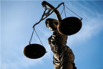 Justizia wartet auf die mutmaßlichen Sexualstraftäter, die in Düring eine 19-jährige Bremerhavenerin vergewaltigt haben sollen.