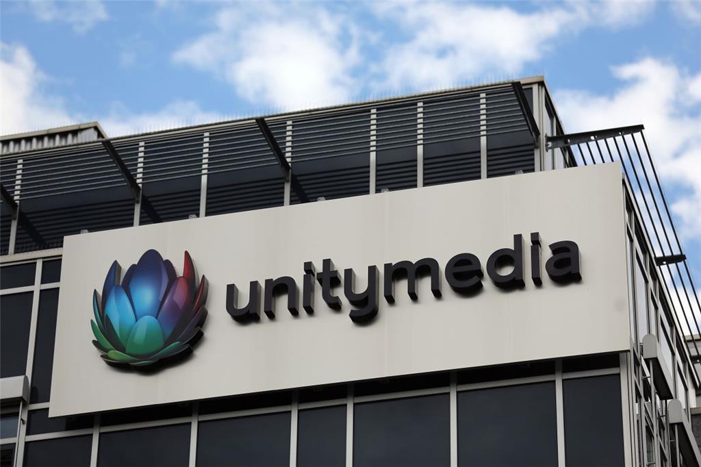 Kabel-TV: Änderungen gibt es aber auch für etliche Kabel-TV-Kunden. Der Kabelnetzbetreiber Unitymedia schaltet sein analoges Angebot im Juni 2017 vollständig ab. Ab dem 1. Juni wird das Kabel-TV-Angebot nur noch digital ausgeliefert. Zum Empfang ist dann ein Digital-Empfänger oder ein Flachbildfernseher mit integriertem Kabeltuner nötig. Nach Angaben des Senders nutzen allerdings schon heute 85 Prozent der Kunden das deutlich umfangreichere Digitalangebot.