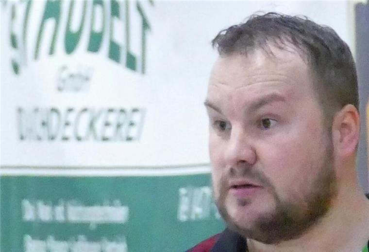 Kai Flathmann, Fußball-Fan aus Bremerhaven, hat beim Spiel der DFB-Elf gegen Schottland eine gebrochene Hand davon getragen.