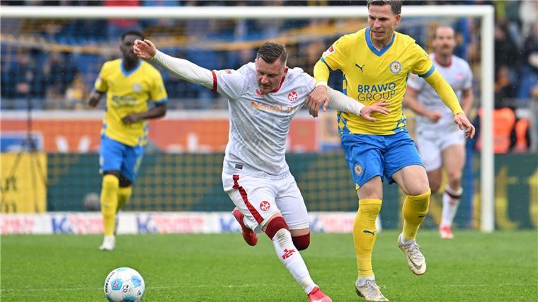 Lautern stolpert erneut im Aufstiegsrennen Kaiserslauterns Marlon Ritter (l) spielt gegen Braunschweigs Lino Tempelmann.