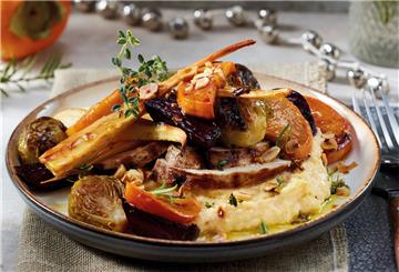 Kaki-Ofengemüse auf Vanille-Polenta