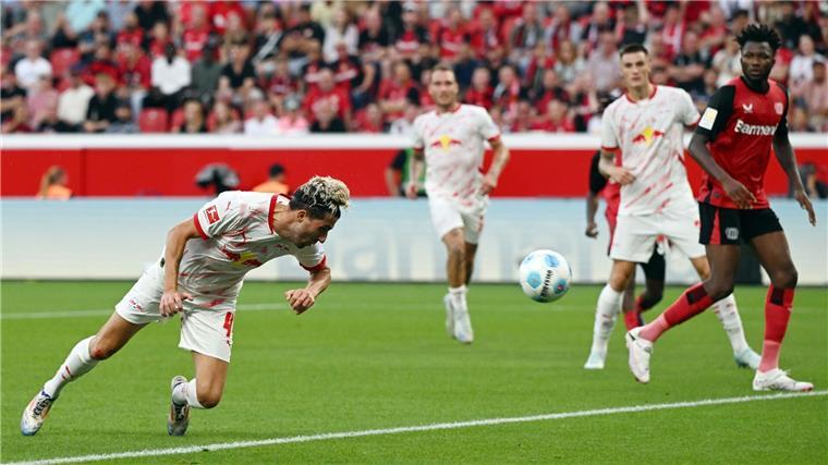Bayers Erfolgsserie gerissen: 2:3 nach Openda-Doppelpack Kampl trifft für Leipzig.