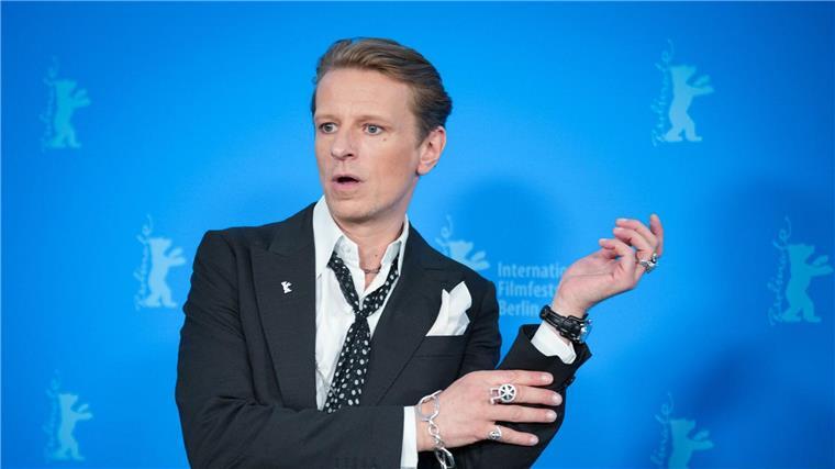 „September 5“ mit zehn Nominierungen bei Deutschem Filmpreis Kann doppelt hoffen: Schauspieler Alexander Scheer. (Archivbild)