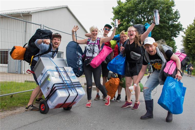 Kann los gehen: Diese Gruppe ist definitiv schon im Festivalmodus.