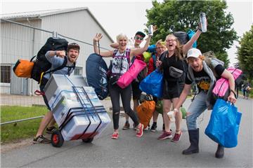 Kann los gehen: Diese Gruppe ist definitiv schon im Festivalmodus.