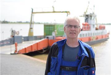 Kapitän und Reeder Peter Schultze von der Schnellfähre Brake-Sandstedt kämpft derzeit mit den hohen Brennstoffpreisen.