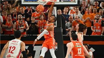 Karim Jallow bejubelt einen Dunk.