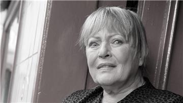 Karin Baal 2009 in Hamburg am Set des Fernsehfilms „Vergiss nie, dass ich Dich liebe“. (Archivfoto)