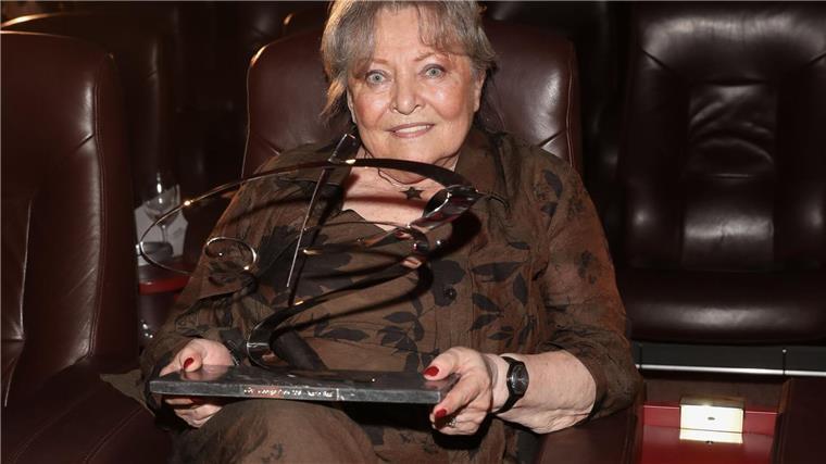 Karin Baal 2018 mit dem Götz-George-Preis für ihr Lebenswerk. (Archivfoto)