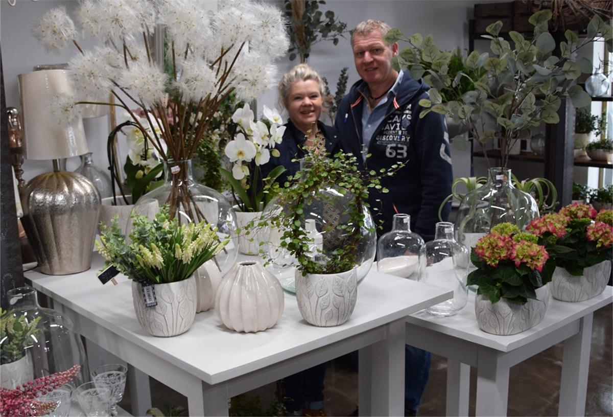 Nordenham: Blumenboutique eröffnet am Donnerstag neu Karin Meissner-Brown und ihr Mann Mario Hesemeyer freuen sich auf die Eröffnung.