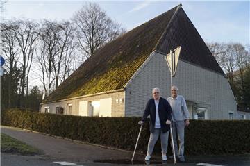 Karin und Claus-Dieter Helken wohnen in vierter Generation in dem Haus an der Debstedter Straße in Langen.