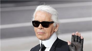 Karl Lagerfeld bestimmte mehr als ein halbes Jahrhundert lang die Mode mit - jetzt gibt es eine Serie über ihn.