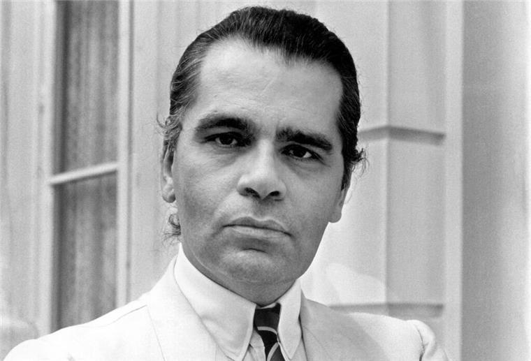 „Der mysteriöse Herr Lagerfeld“: Wie war er wirklich? Karl Lagerfeld stellt seine Duft-Creation „KL“ vor (1982).