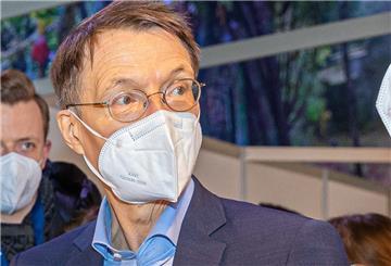 Karl Lauterbach, Bundesminister für Gesundheit, besucht das Impfzentrum im früheren Regenwald-Panorama am Erlebnis-Zoo Hannover
