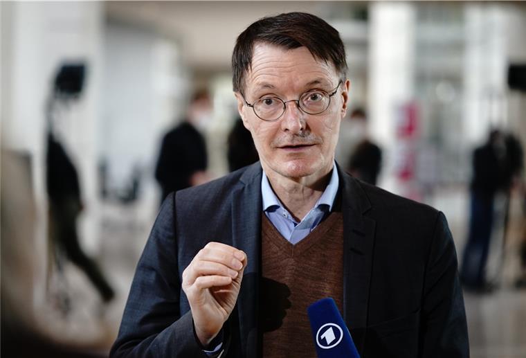 Karl Lauterbach, Gesundheitsexperte der SPD, spielt in einem Video der Komikerin Carolin Kebekus sich selbst.