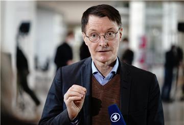 Karl Lauterbach, Gesundheitsexperte der SPD, spielt in einem Video der Komikerin Carolin Kebekus sich selbst.