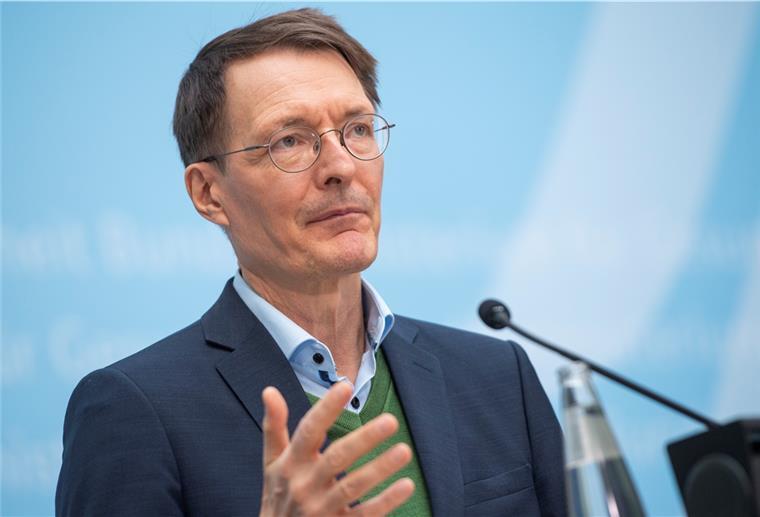 Karl Lauterbach (SPD), Bundesgesundheitsminister, kündigt neue Corona-Regeln an.