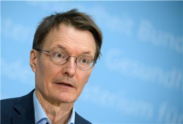 Karl Lauterbach (SPD), Bundesminister für Gesundheit, äußert sich bei einer Pressekonferenz im Bundesministerium der Gesundheit nach der Videokonferenz der Gesundheitsministerinnen und -minister von Bund und Länder zu neuen Quarantäne-Regeln.