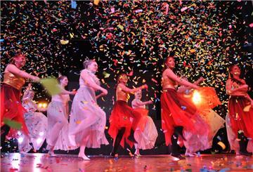 Karneval im Konfetti-Regen: Die Ellwürder Narren brannten ein grandioses Feuerwerk ab.