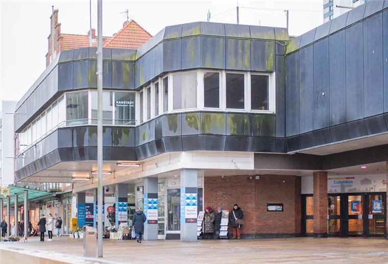 Karstadt war einmal - jetzt wird in Bremerhaven abgerissen.