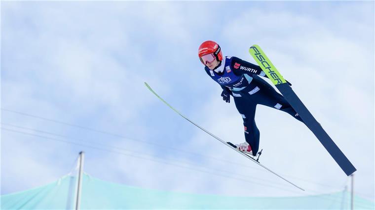 Katharina Schmid springt auf 200 Meter.