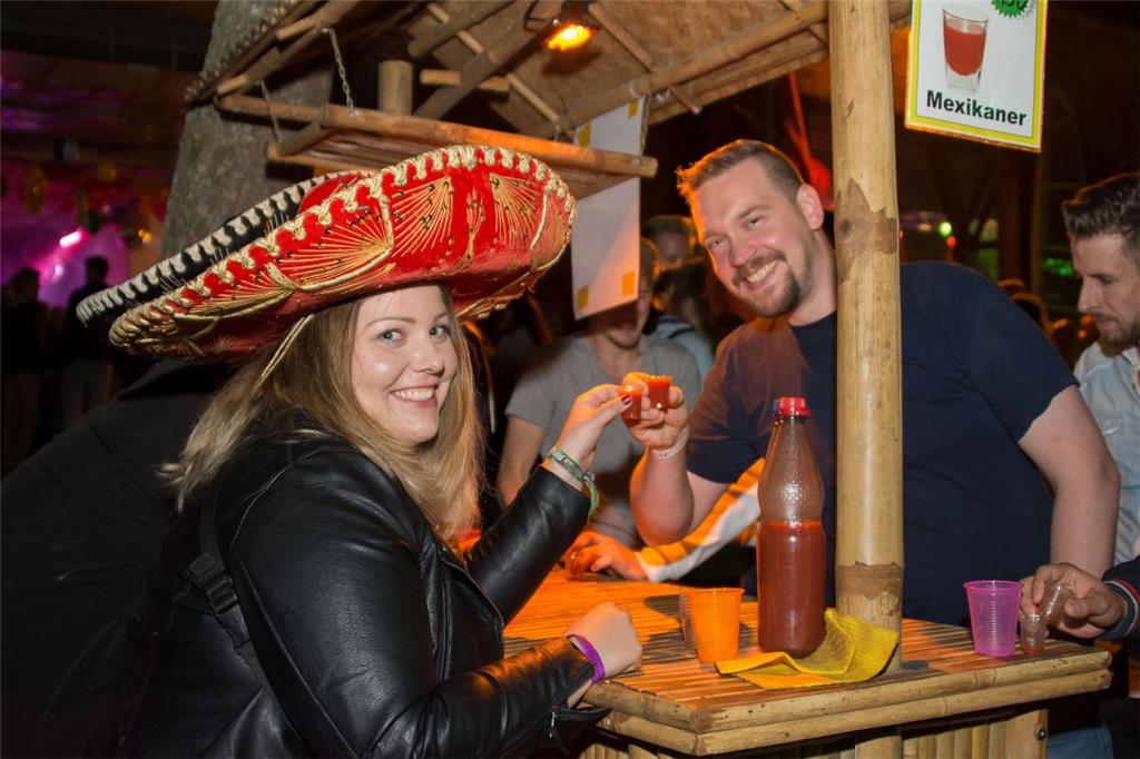 Katja und Henry gönnten sich gut gelaunt einen &quot;Mexikaner&quot;. 