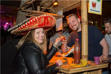 Katja und Henry gönnten sich gut gelaunt einen &quot;Mexikaner&quot;. 