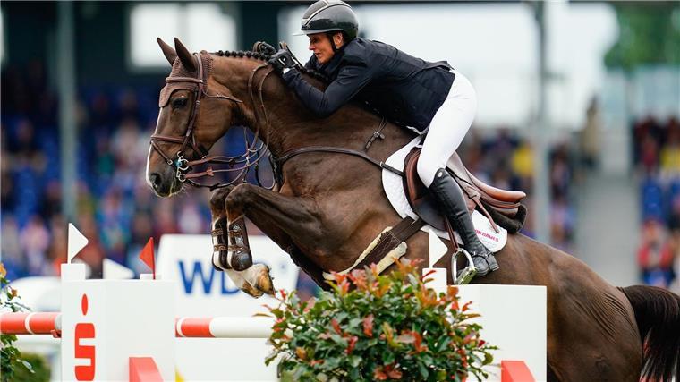 Wie ein reines Frauen-Reit-Team Millionen verdient Katrin Eckermann und ihr Frauen-Team gewannen die Global Champions Tour.