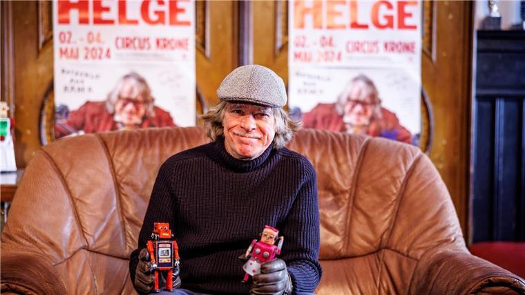Helge Schneider über KI, Musik und nervige Grammatik „Katzeklo auf Rädern“: Helge Schneider geht auf Tour.