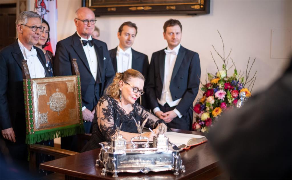 Kaufleute und Kapitäne: Bremen feiert 475. Schaffermahlzeit mit geladenen Gästen...