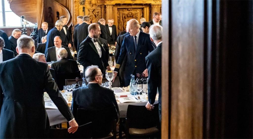 Kaufleute und Kapitäne: Bremen feiert 475. Schaffermahlzeit mit geladenen Gästen...