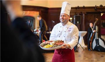 Kaufleute und Kapitäne: Bremen feiert 475. Schaffermahlzeit mit geladenen Gästen...
