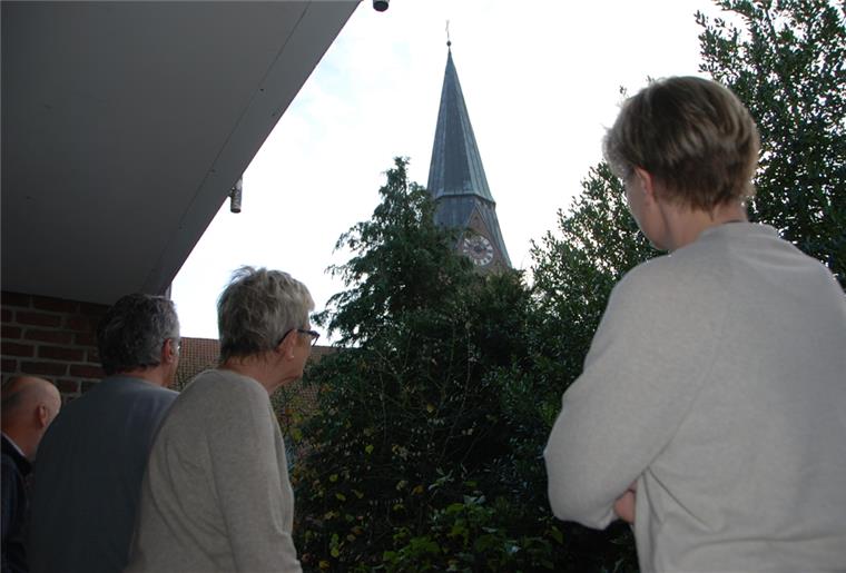 Beerster Glocken läuten wieder – Anwohner sind sauer Kaum ist die Reparatur beendet, läuten die Glocken wieder am Kirchenturm von St. Jakobi in Bad Bederkesa. Die Anwohner sind sauer.