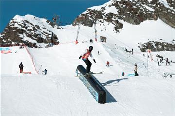 Kea Kühnel beim Weltcup in Stubai. Foto Jörg Angeli