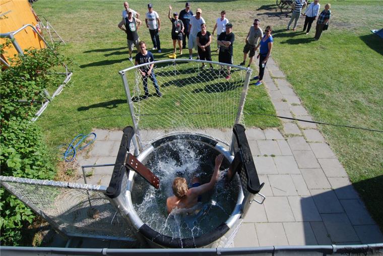 Zusammengefasst: Das war der Freitag im nord24-Land Kein Amimarkt, kein Dunk Ball: Auf das legendäre Volksfest auf dem Phillips-Field müssen die Bremerhavener im kommenden jahr verzichten.