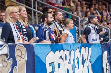 Kein Bundesliga-Basketball mehr in Bremerhaven? Die Fans hoffen noch auf eine nachträgliche Lizenz.
