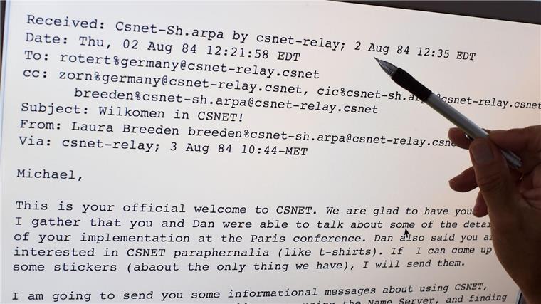 E-Mail in Deutschland wird 40 Kein Hallo, eher schnörkellos: Das ist die erste E-Mail die jemals in Deutschland ankam. (Archivbild)
