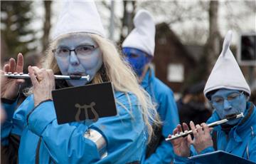 Kein Karnevalsumzug ohne Spielmannszüge: Weil die Wehdeler keine eigene Musikabt...