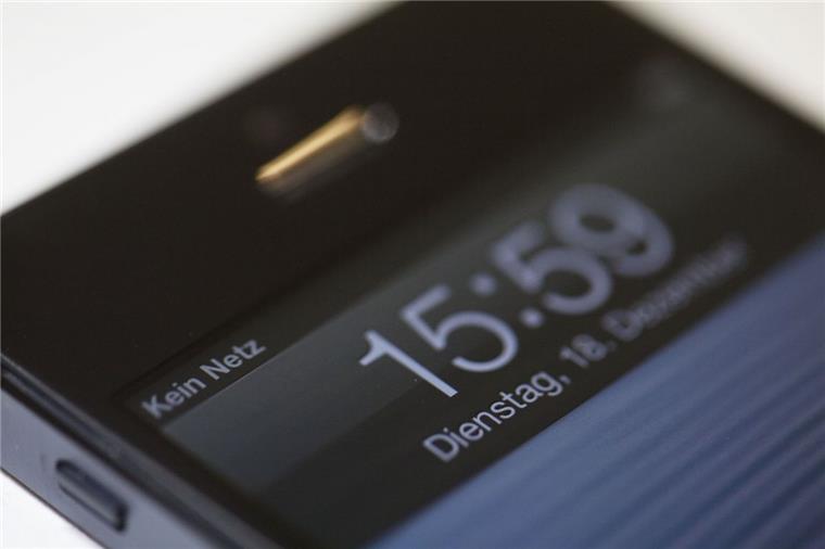 Kein Netz. Wer sich in Breddorf aufhält, wird diese Aufschrift fast überall im Ort auf dem Handydisplay sehen. Mobilfunk ist dort noch immer Luxus, weil bisher kein Anbieter einen Mast aufstellen wollte. 