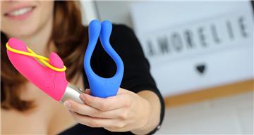 Kein neues Küchengerät, auch keine angesagte Deko fürs Wohnzimmer: bunte Sexspielzeuge ganz ohne Schmuddelfaktor werden immer beliebter.