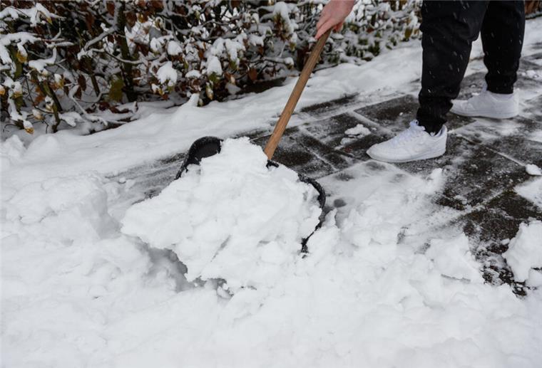 Schnee und Matsch: Wer muss wann zu Schippe und Besen greifen?