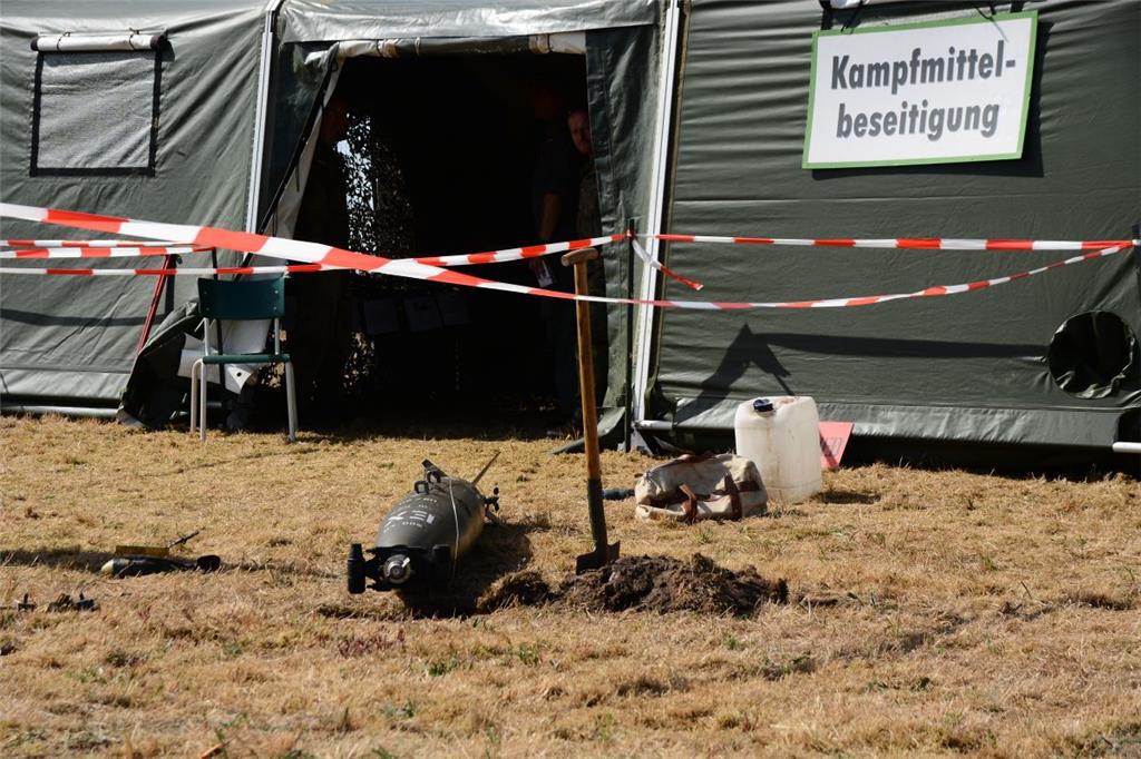 Keine Gefahr: Auch die Kampfmittelbeseitigung stellte ihre Arbeit vor. Foto: See...