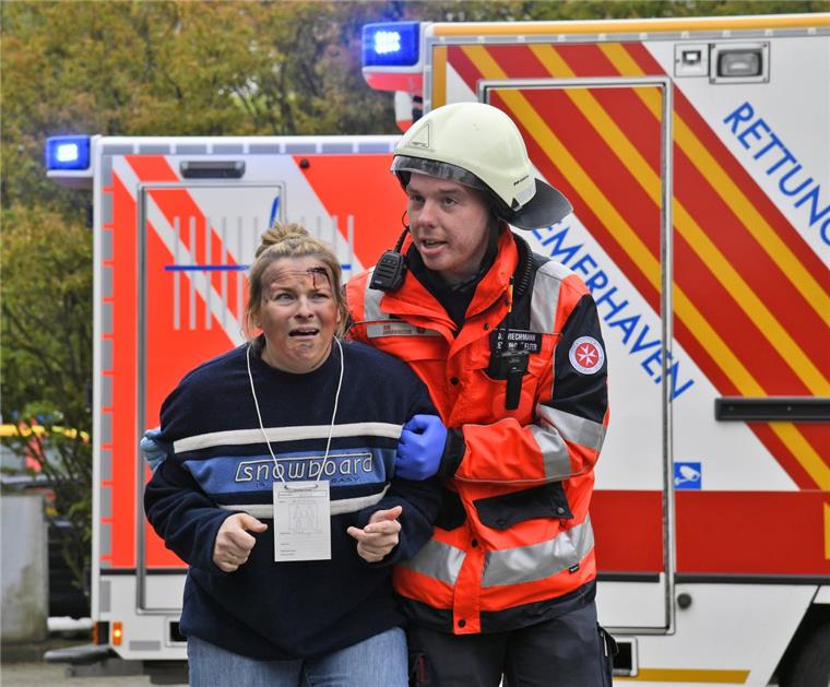 Keine Panik: Alles gespielt. Die Notfallübung von Feuerwehr und Klinikum Reinkenheide braucht ein realistisches Szenario.