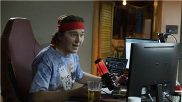 Keith Gill (Paul Dano) setzt seine bescheidenen Ersparnisse auf eine Aktie - Gamestop.