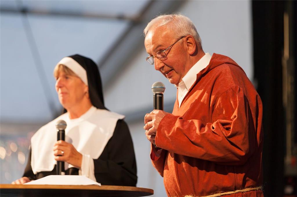 Kess und liebenswürdig nahmen die beiden Platt-Schnacker Jutta Mißfeld und Jörg ...