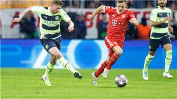 Kevin de Bruyne (l) und Joshua Kimmich sind nur bis zum 30. Juni 2025 vertraglich gebunden.