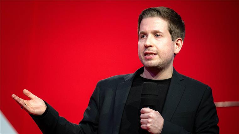 Kevin Kühnert trägt jetzt Wanderhose und tauschte Politik gegen Berge. (Archivbild)